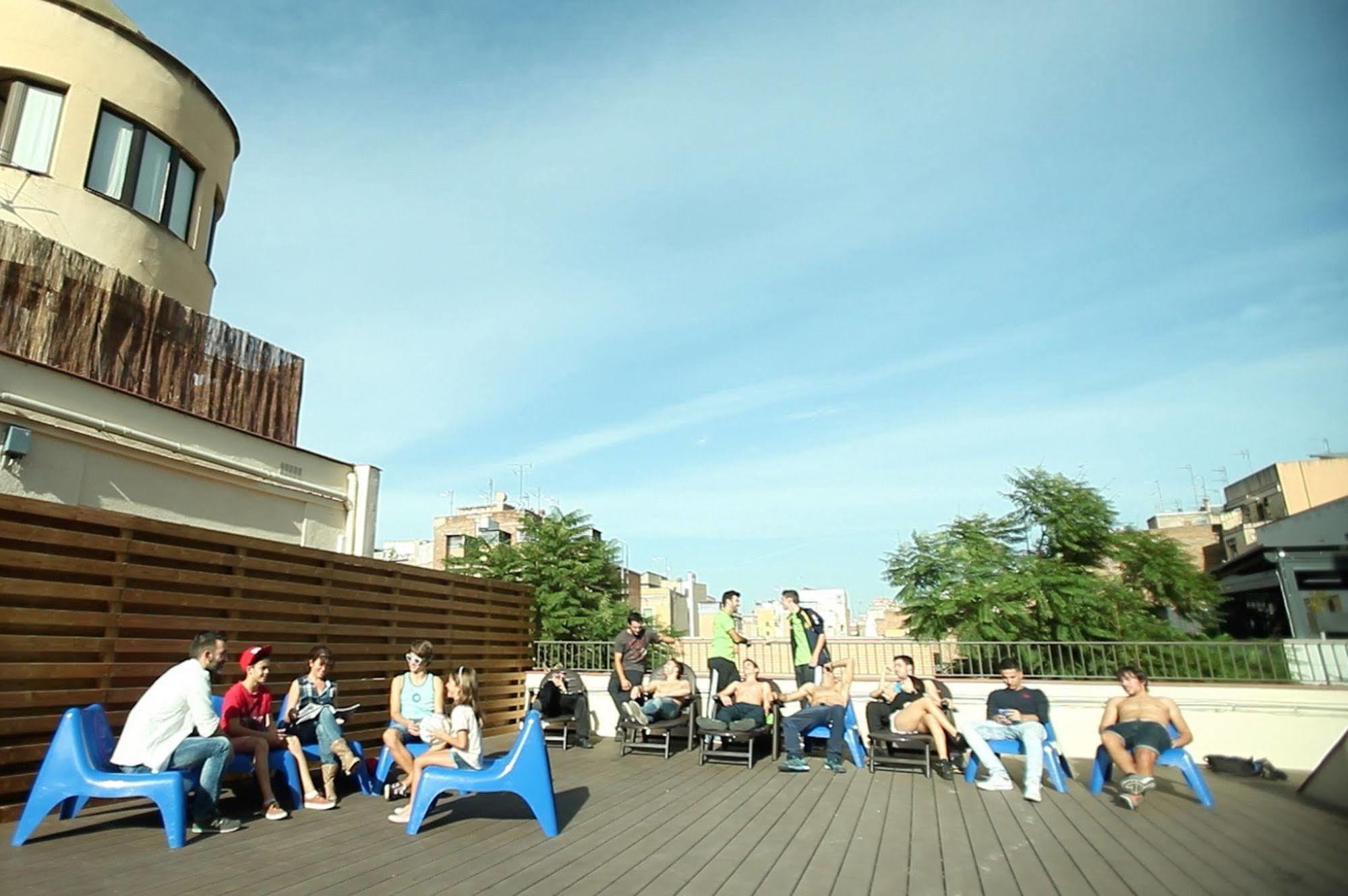 Bcnsporthostels Barcelona Exterior photo